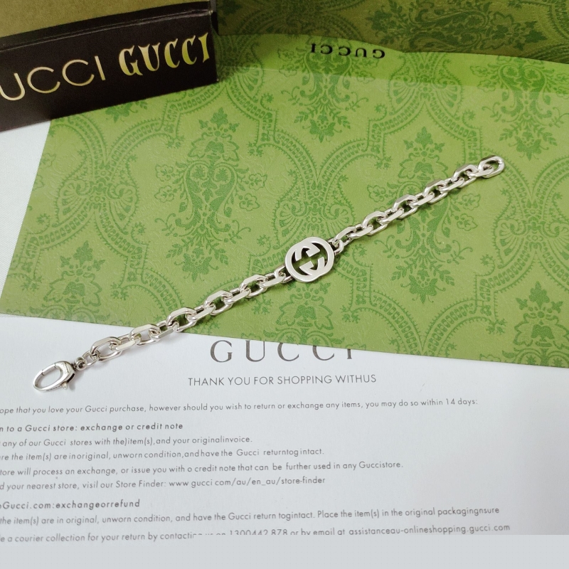 G*u*i bracelets